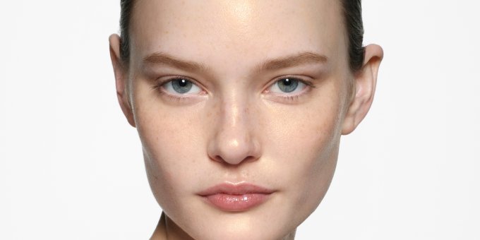 Cette base à maquillage signée Victoria Beckham Beauty est parfaite pour les peaux matures