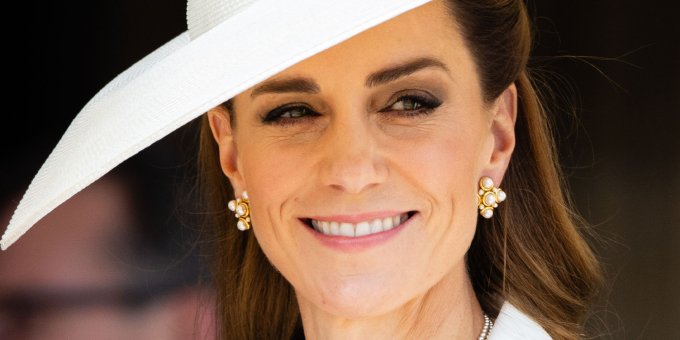 Kate Middleton coiffure à l’ordre de la Jarretière